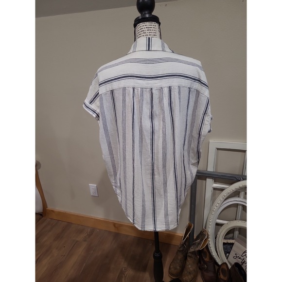 Madewell Central Women's SZ M blue white stripe button down top coastal Beachy - Picture 5 of 8